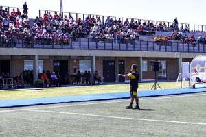 Con más de 800 profesionales, el curso impulsado por la APF  - Fútbol - ABC Color