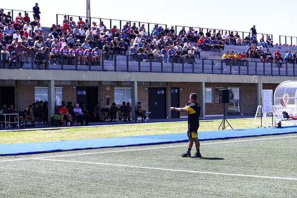 Con más de 800 profesionales, el curso impulsado por la APF  - Fútbol - ABC Color