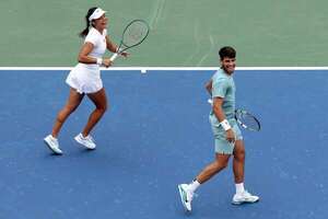 Raducanu se baja de la exhibición de Estados Unidos con Alcaraz - Tenis - ABC Color