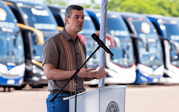 Santiago Peña presenta nueva flota de 77 buses - Noticiero Paraguay