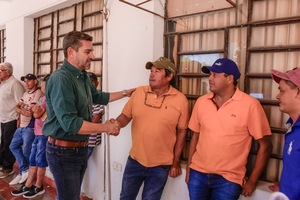 Gobierno entrega asistencia y subsidios en la ciudad de Pilar