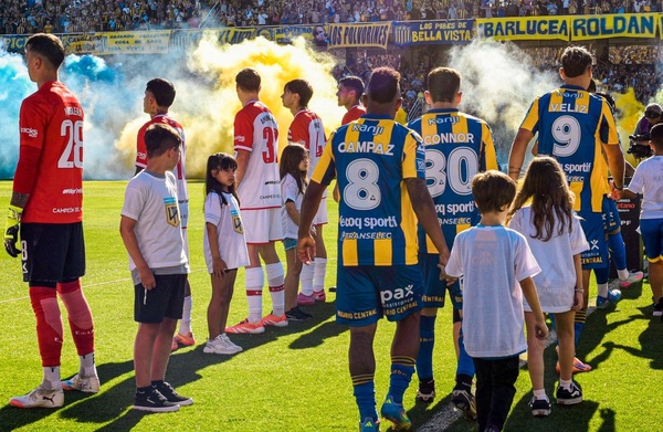 La AFA abrió un expediente a Estudiantes por el pasillo de espaldas a Rosario Central