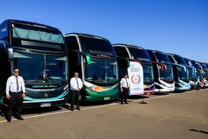 Santiago Peña presenta nueva flota de 77 buses