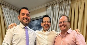 Latorre sube una foto con Pérez y Bello en un mensaje al resto de los precandidatos colorados