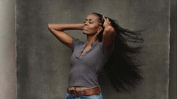 Video: Michelle Obama impacta en redes sociales por su físico tonificado