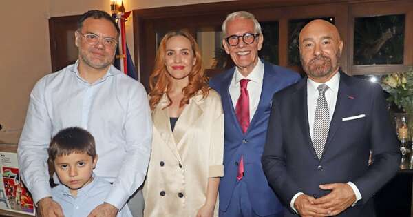 La Nación / Condecoración a José Daniel Nasta por el Gobierno francés