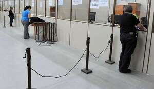 Salarios, deuda y pensiones absorben 69,6% de PGN 2025 y limitan margen para invertir - Economía - ABC Color