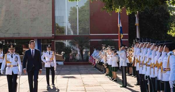 La Nación / Peña encabeza egreso de oficiales ayudantes de la Policía Nacional