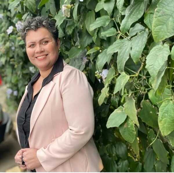 Popular / (VIDEO)Periodista ojerure ayuda al rollo para capturar al padre de sus hijas