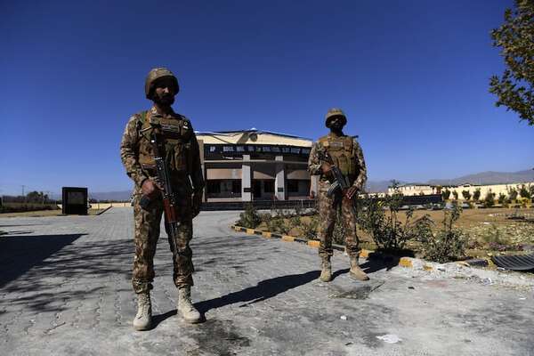 Pakistán guarda silencio tras acusación sobre ataques en Afganistán con 10 civiles muertos - Mundo - ABC Color