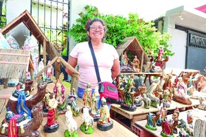 Artesanos de Areguá Ofrecen Pesebres Únicos y a Precio