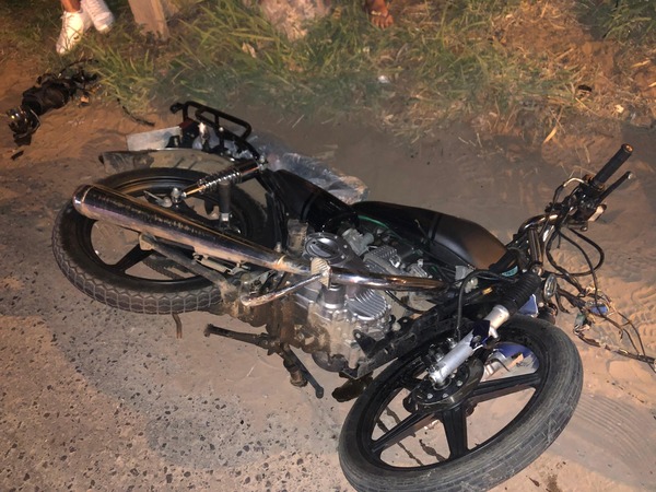 Choque entre auto y moto deja un herido de gravedad en Ñemby - trece