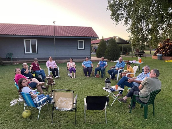 Una noche de koinonía y gratitud reunió a la familia LIPPEN en el Chaco