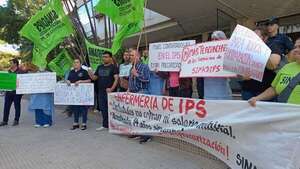 IPS niega que enfermeros cobren por debajo del salario mínimo - Nacionales - ABC Color
