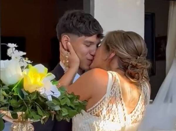 [VIDEO] En Asu 2025 se conocieron meses después se casaron