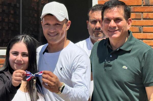 Baruja presenta Che Roga Pará a compatriotas en el extranjero