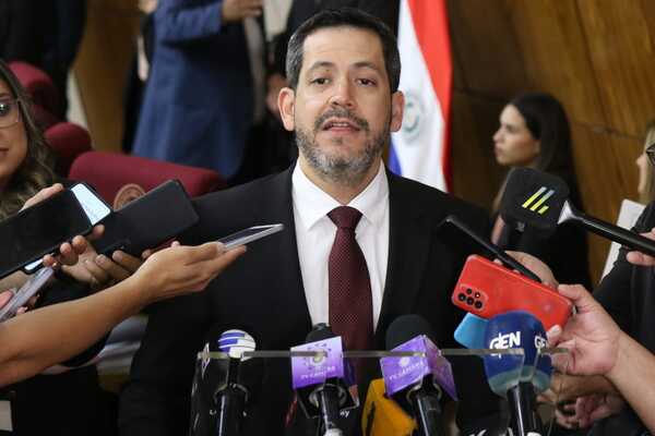 Asunción: Latorre dice estar convencido de que Camilo Pérez debe ser el precandidato de HC