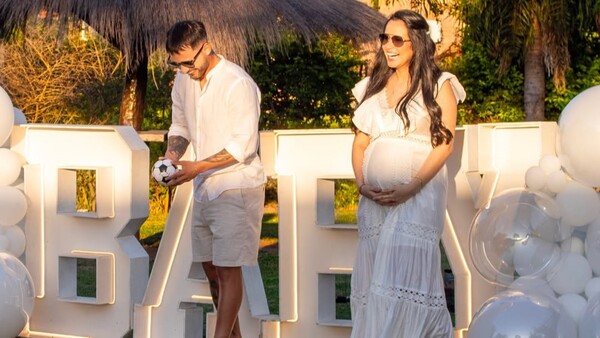 Popular / (GALERÍA) ¡El pelotero Josué Colmán ya sabe si la cigüeña le trae una nena o un nene!