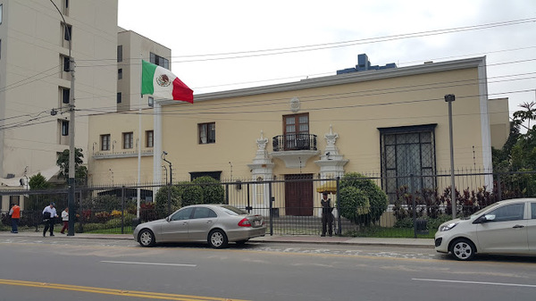 Premier y canciller de Perú descartan intervenir en la Embajada de México, como propuso Jerí