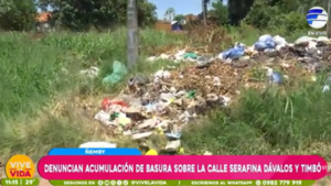 Patio baldío convertido en un basural