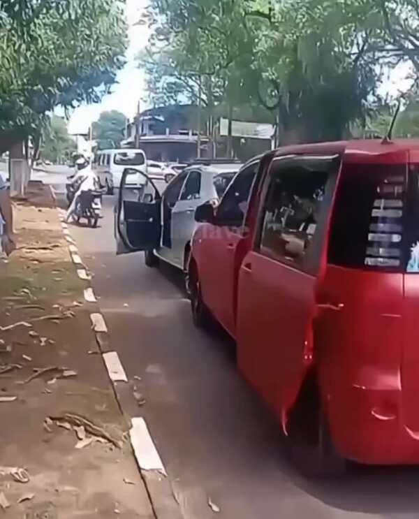 Choque termina en pelea y caos en plena avenida