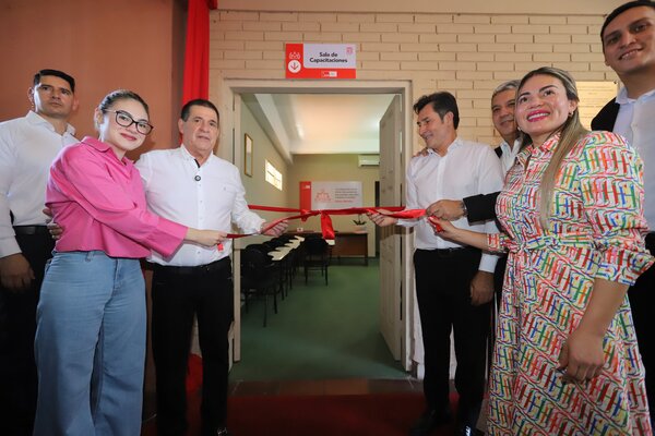 Horacio Cartes habilita espacio Educal con acceso gratuito a internet en la Seccional 23 - El Trueno