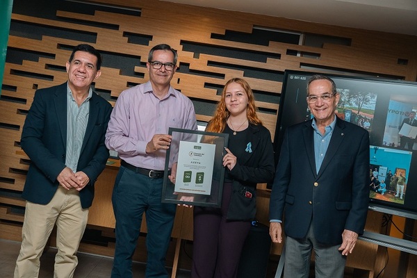 Empresas líderes son reconocidas por su compromiso con el Semáforo de Eliminación de Pobreza