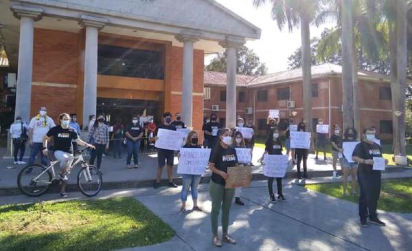 Exigen al Senado G. 30.000 millones para nivelación salarial