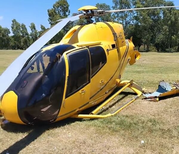 Helicóptero que realizaba vuelo de instrucción cae a tierra en el barrio Sajonia de Asunción - Concepción al Día