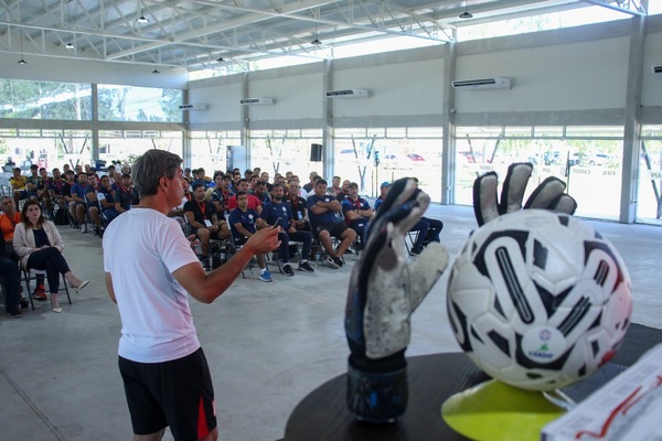 Capacitación para Entrenadores de Arqueros se desarrolló en el Pabellón Social del CARDIF