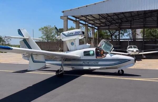 Video: a bocinazos festejó Jaeggli su llegada al país con su hidroavión - Nacionales - ABC Color