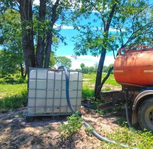 Mejoran caminos y abastecen de agua a comunidades de Presidente Hayes