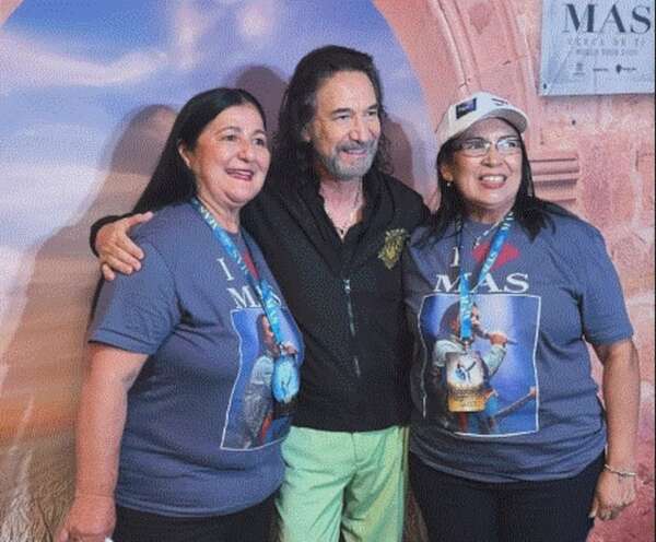 Cardinal Romance cumple el sueño de dos oyentes y las lleva a conocer a Marco Antonio Solís - Música - ABC Color