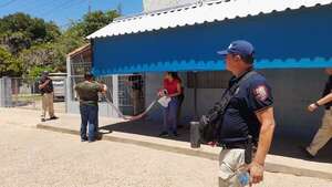 Clausuran comercio en Alberdi en un operativo con fuerte despliegue policial - Nacionales - ABC Color