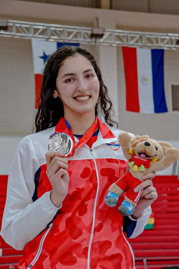La esgrimista Montserrat Viveros conquista la medalla de plata en los Juegos Bolivarianos 2025 - Polideportivo - ABC Color