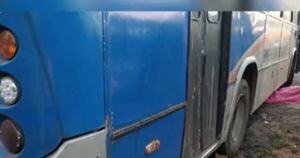 Diario HOY | Empleada de empresa de transporte cayó de un bus y murió aplastada