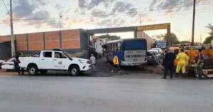 La Nación / Itá: una joven perdió el equilibrio, cayó del colectivo y falleció