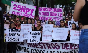 Ciudadanas protestaron el 25N contra la violencia estructural la impunidad y la violencia contra niñas y mujeres - OviedoPress