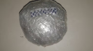 Arrojan paquete de marihuana al penal de Tacumbú