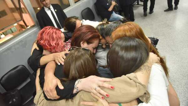 Pese al "daño irreversible", víctimas están conformes con la condena a Carlos Granada