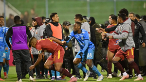 Bolivia: Batalla campal, 17 expulsados e intervención de la Policía