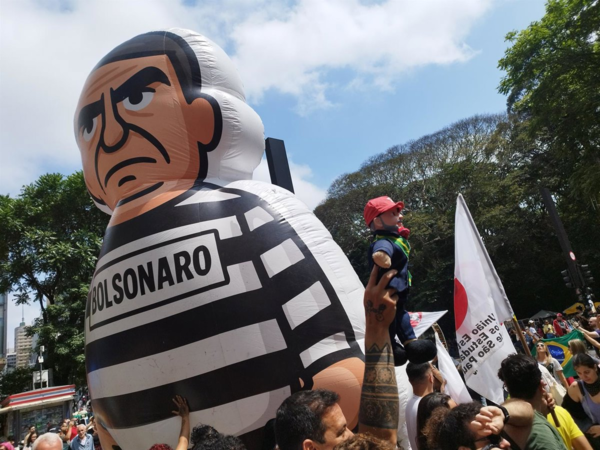Supremo brasileño confirma condena Bolsonaro