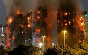 Al menos 13 muertos en incendio en complejo residencial de Hong Kong