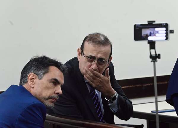 Ruptura en el cartismo y pérdida de mayoría: Núñez, Noria y Erico abandonan la bancada  - Política - ABC Color