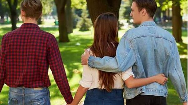 Vaticano sienta postura sobre el “Poliamor”