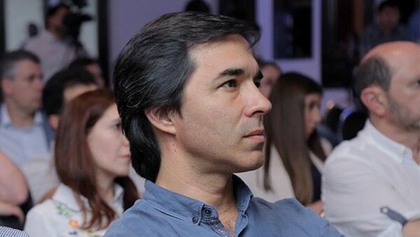 Cuestionan a asesor del MEC por su influencia en decisiones dentro de la cartera