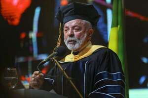 Lula reacciona a la ratificación de la condena y prisión de Bolsonaro  - Mundo - ABC Color