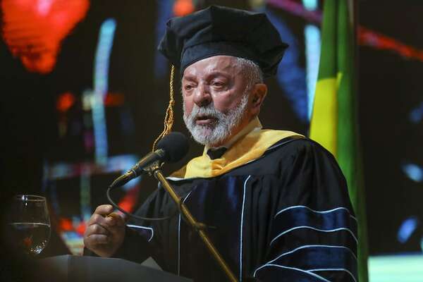 Lula reacciona a la ratificación de la condena y prisión de Bolsonaro  - Mundo - ABC Color