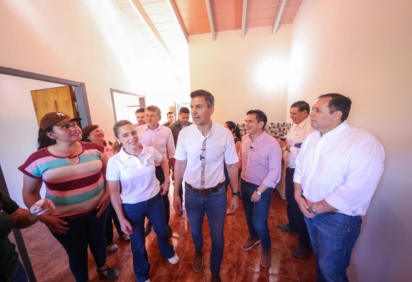 El Gobierno inaugura 31 viviendas para familias de Itacurubí de la Cordillera - El Trueno