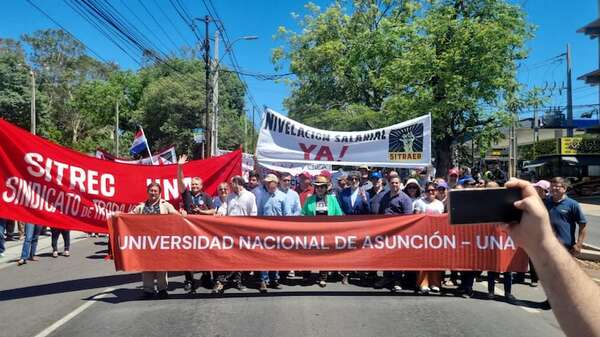 Paro en la UNA: docentes cierran avenida Mariscal López en reclamo de reajuste salarial - Nacionales - ABC Color